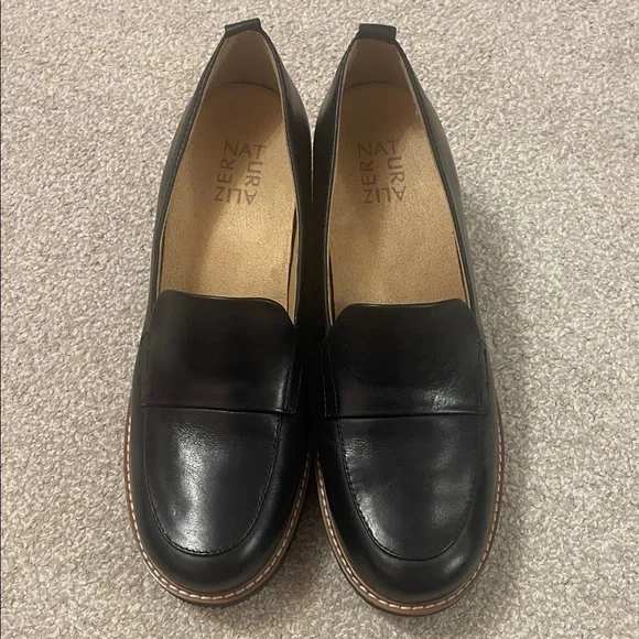 Like New Naturalizer Carbaret Loafers Size 8 - Picture 2 of 6